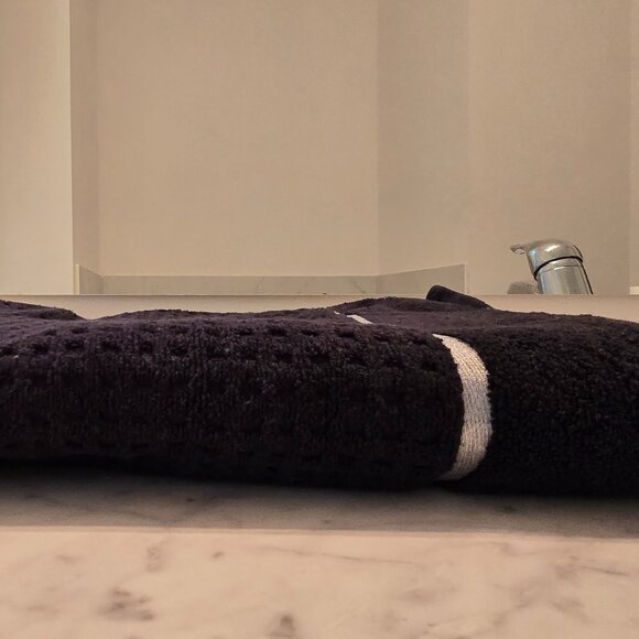 Premium Honeycomb Cotton Bath Towel, Lightweight and Highly Absorbent - Picture 3 of 4